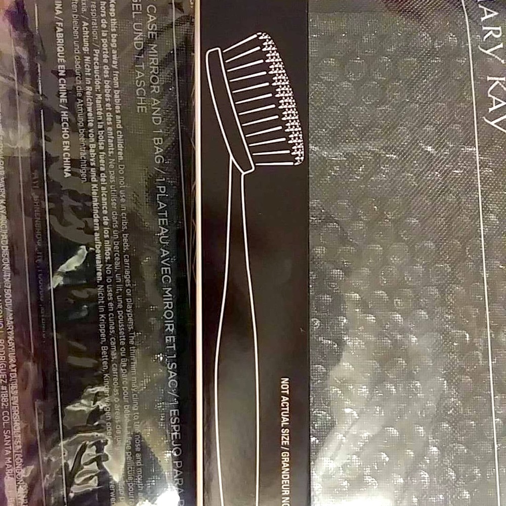 Oval blending brush